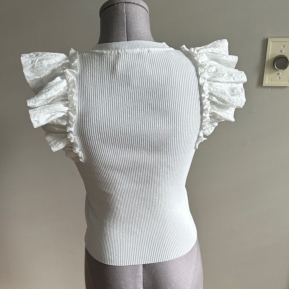 NWOT White Ruffled Sleeve Ribbed Top - Picture 3 of 9